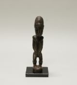 Figur, Baule, Elfenbeinküste, Afrika, authentisch, Holz, 27.5 cm hoch, gesockelt.