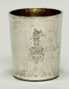 Becher, Silber 800, Berlin, Ende 19. Jh., Sy & Wagner, zylindrische Wandung mit Wappengravur, innen