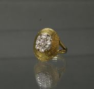 Ring, GG 750, 9 Brillanten zus. ca. 1.15 ct., alle etwa w/vvs bzw. 1x p1, Goldgewicht 8.55 g, RM 17