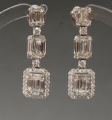 Paar Ohrgehänge, WG 750, Brillanten und Diamanten zus. ca. 2.42 ct., etwa tw/vvs-vs, 4 g
