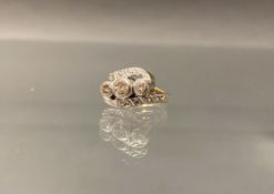 Ring, Art Deco, um 1930, GG 585, weiß belötet, 1 Diamant ca. 0.20 ct., 2 Diamanten zus. ca. 0.20 ct