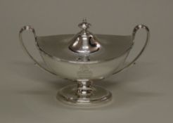 Deckelsaucière, Silber 925, George III, London, 1800, Richard Cooke, ovales Gefäß auf Standfuß, zwe