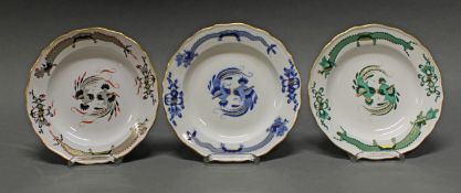 3 Teller, Meissen, Schwertermarke, 1850-1924, 1. Wahl, reicher Drache, 1x grün, 1x hellblau, 1x sch
