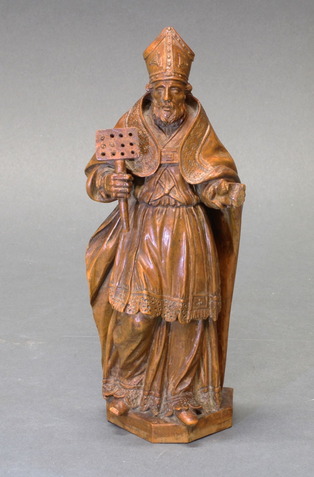 Skulptur, Buchsbaumholz geschnitzt, "Bischof", 18. Jh., 20 cm hoch, Fehlstellen an der Mitra und de