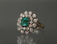 Ring, WG 750, 1 Smaragd ca. 1.25 ct., ca. 6.67 x 6.17 x 3.91 mm, Smaragdschliff, feine Provenienz (