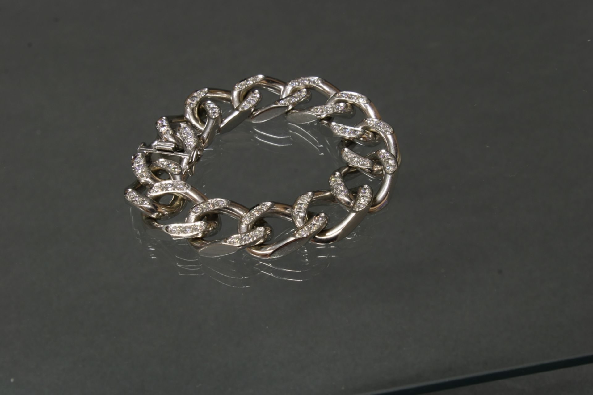 Armband, WG 750, 78 Brillanten, 18 cm lang, 84 g