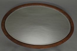 Wandspiegel, um 1920, Mahagoni, oval, Spiegelglas mit Facette, 75 x 51 cm