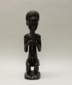 Figur, "Sitzender Mann auf Hocker", Baule, Elfenbeinküste, Afrika, authentisch, Holz, glänzende, du