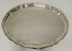 Vorlegeplatte, Silber 835, Wilkens, oval, passig-geschweift, Spiegel mit datierter Widmungsgravur 1