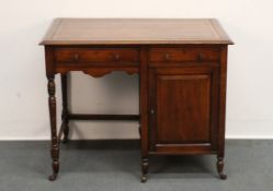 Single Pedestal Desk / kleiner Schreibtisch, viktorianisch, England, 2. Hälfte 19. Jh., Mahagoni, r