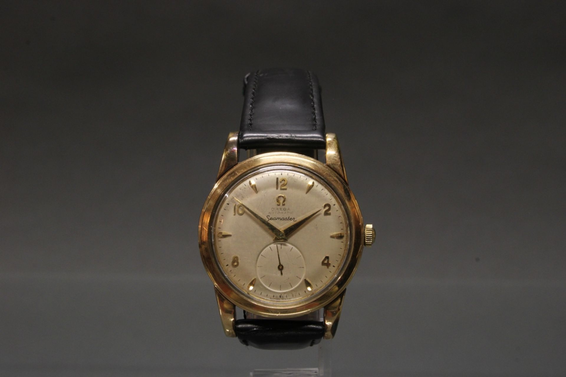 Herrenarmbanduhr, Omega, Modell Seamaster von 1952, Hammer-Automatik, Edelstahlgehäuse mit Goldhaub