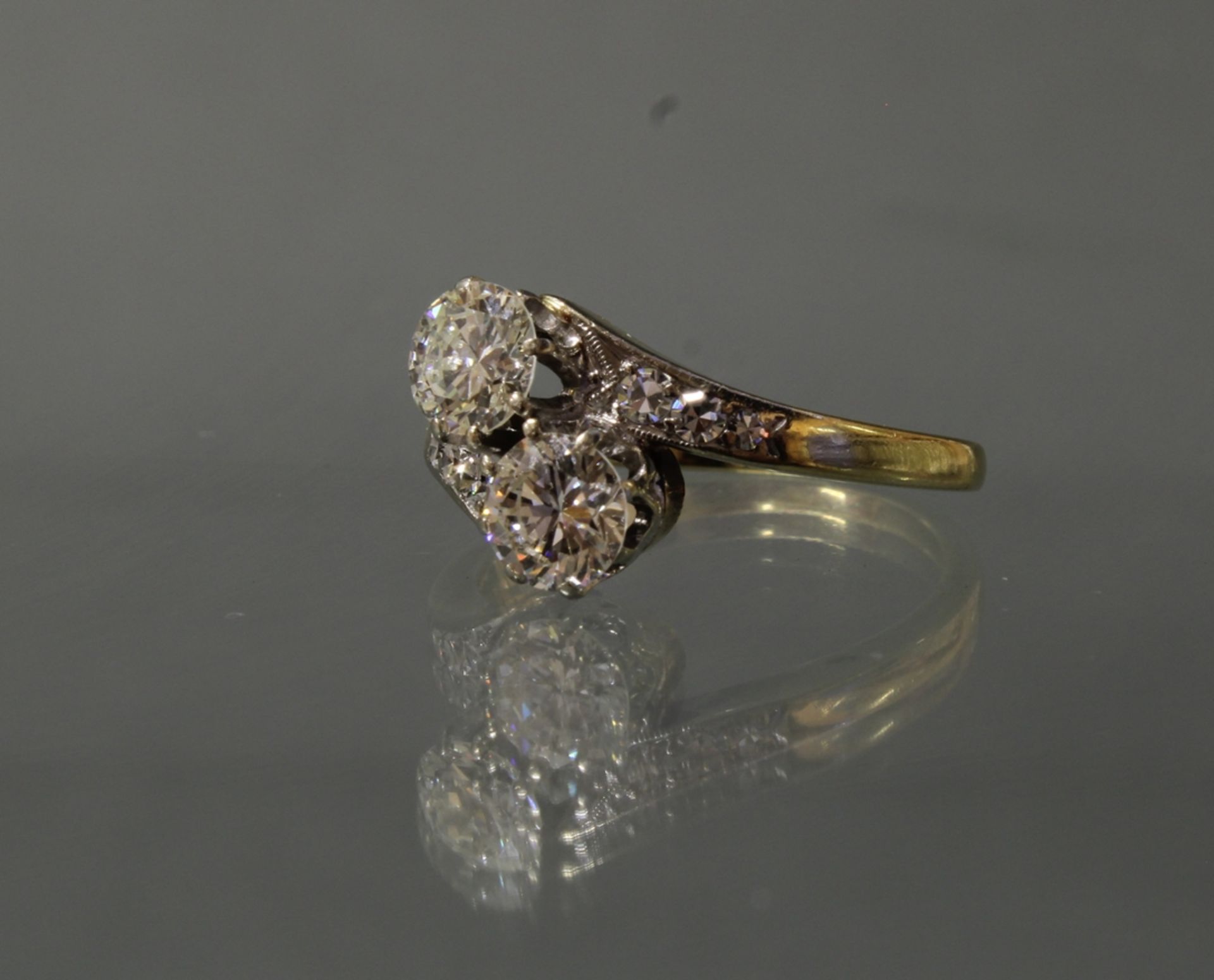 Ring, WG/GG 585, 2 Brillanten zus. ca. 1.25 ct., etwa getönt 3/vs, 6 Achtkantdiamanten zus. ca. 0.1