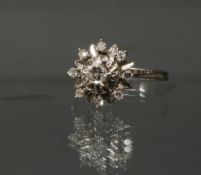 Ring, WG 585, 1 Brillant ca. 0.10 ct., 8 Besatz-Brillanten, 2 g, RM 18