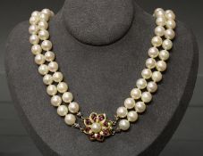 Perlenkette, doppelreihig, 50 bzw. 54 Akoya-Zuchtperlen ø ca. 7.5 mm, Schließe WG/GG 585, 1 Perle ø