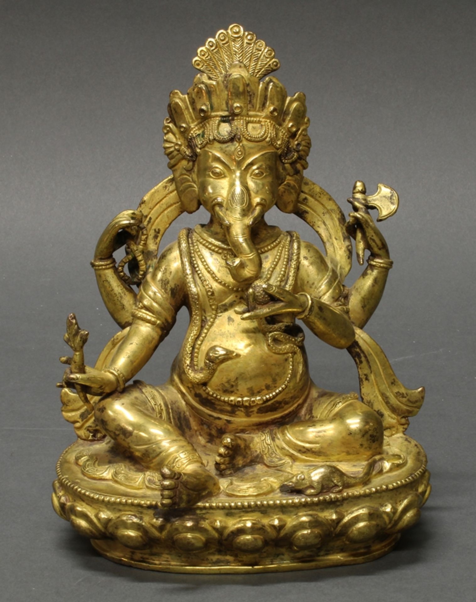 Figur, "Thronender Ganesha", Indien, neuzeitlich, Kupferbronze, vergoldet, 20.5 cm hoch