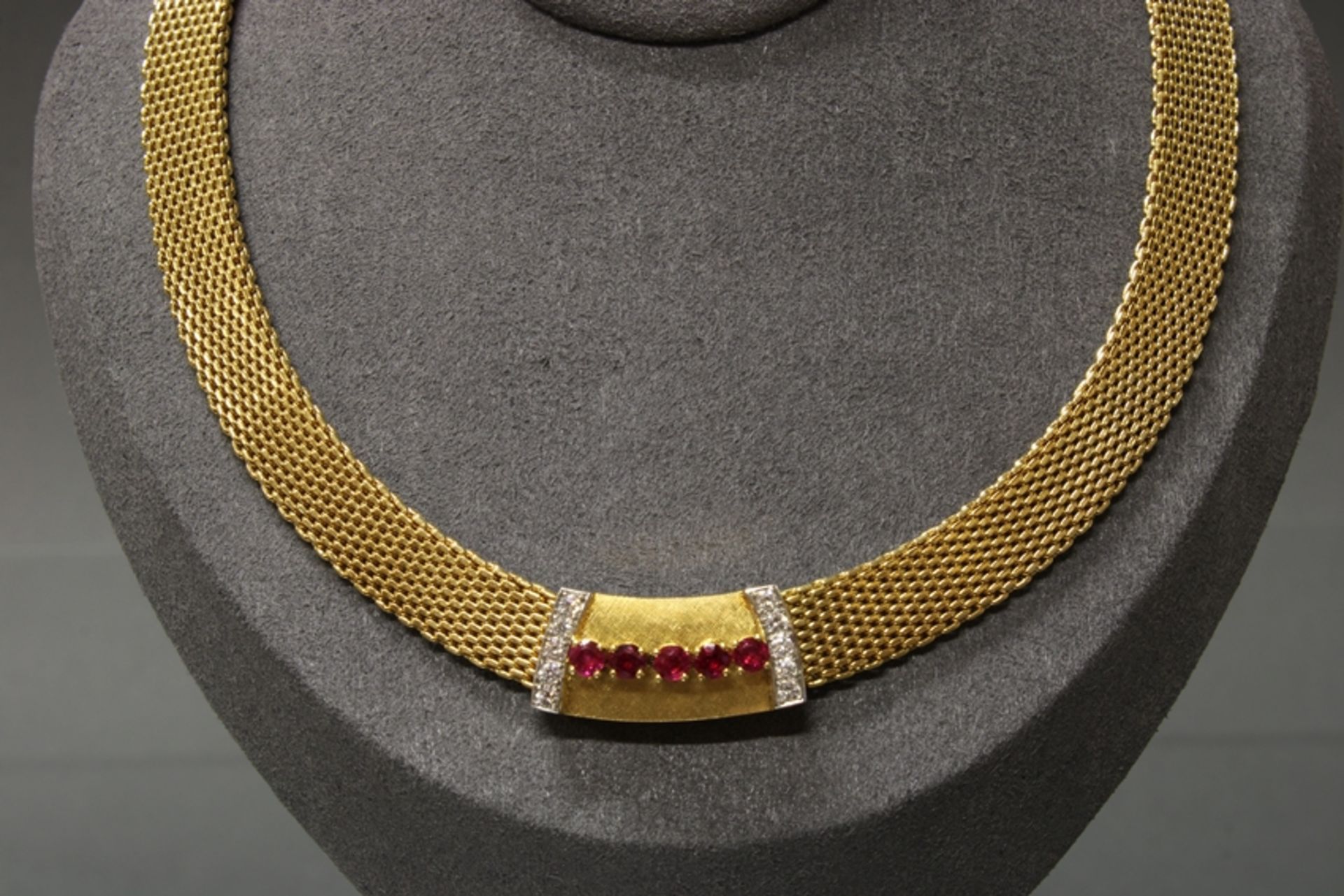 Collier, 1960er Jahre, GG 750, Schließen-Ende Weißgold belötet, 10 Besatzbrillanten, 5 runde facett