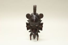 Maske, Senufo, Burkina Faso/Elfenbeinküste, Afrika, Holz, 31.5 cm hoch.