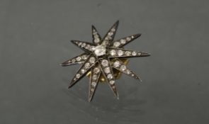 Sternbrosche, Silber, um 1870/80, gestufter Stern mit zehn Zacken, dicht gefasst mit Diamanten im A