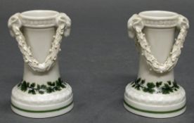 Paar Kerzenhalter, Meissen, Schwertermarke, 1850-1924, 1. Wahl, Weinlaub, Bocksprotome mit Girlande