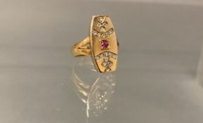 Ring, GG 585, 1 kleiner Rubin, 18 kleine Besatzdiamanten, 8 g, RM 17.5