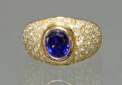 Ring, GG 750, 1 ovaler facettierter Saphir ca. 2.60 ct., feine Provenienz, 52 Brillanten zus. ca. 1