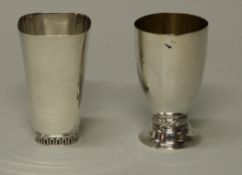 2 Becher, Silber 800/925, 1x Pokalform, innen vergoldet, 1x vierseitig, je ca. 11.5 cm hoch, zus. c