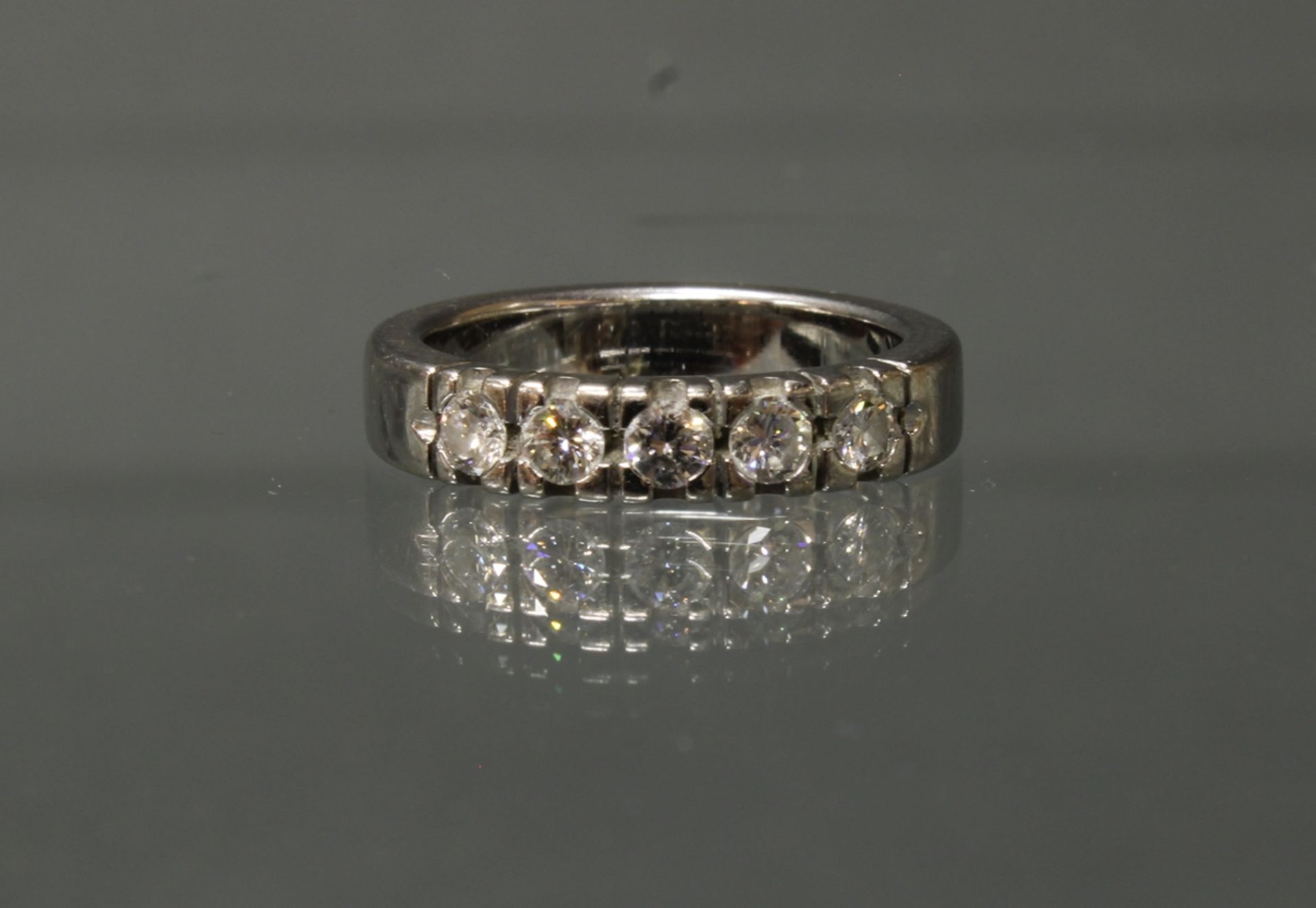 Halb-Memoire-Ring, WG 585, 5 Brillanten zus. ca. 0.50 ct., 8 g, RM 19