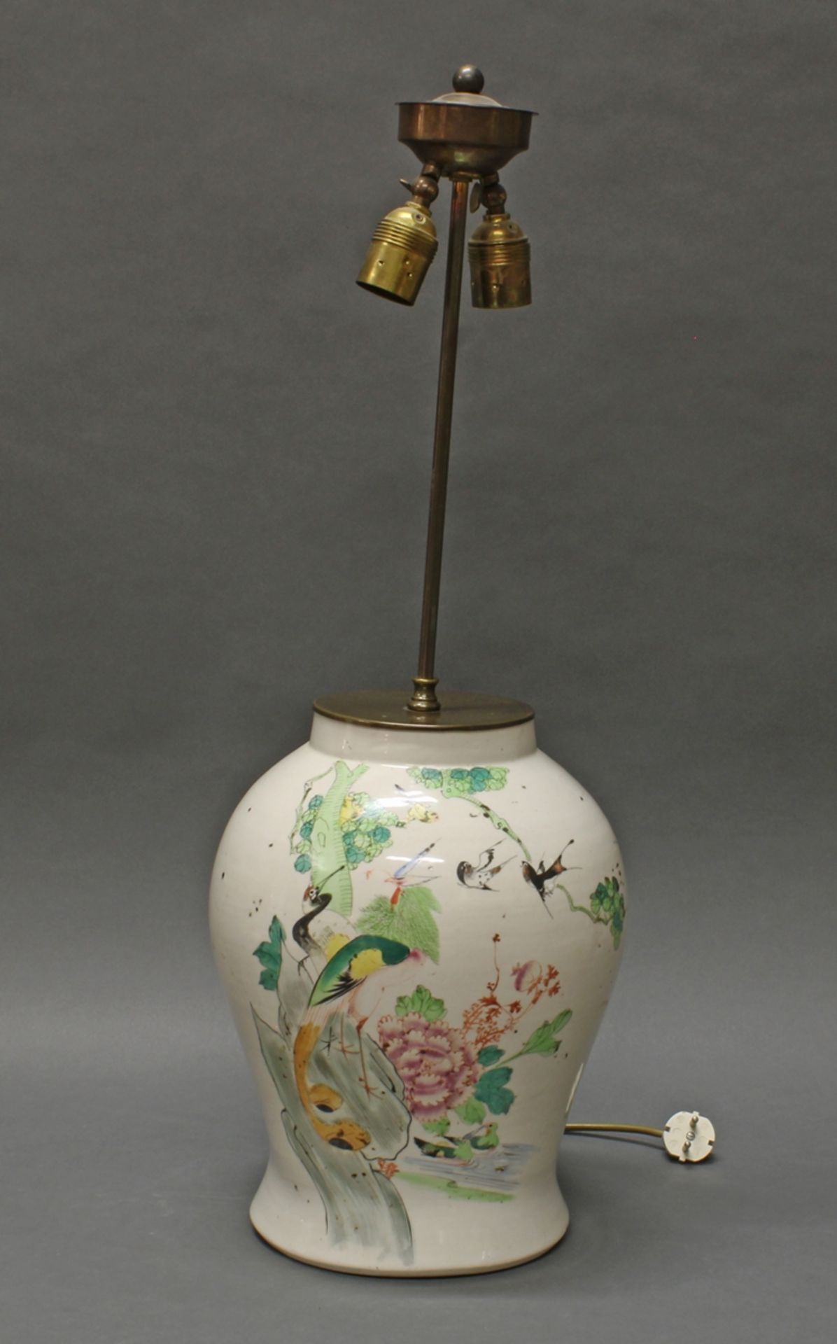 Tischlampe, 20. Jh., unter Verwendung einer chinesische Balustervase mit farbigem Vogel- und Blüten