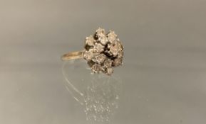 Ring, WG 585, 1 Brillant ca. 0.20 ct., 16 Brillanten zus. ca. 0.80 ct., 4 g, RM 17