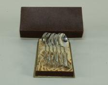 6 Esslöffel, Silber 800, Wilkens, volutierter Rankendekor, 21.5 cm hoch, zus. ca. 328 g, mit Etui