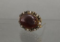 Brosche/Anhänger, um 1900, GG 585, großer Granat-Cabochon 26 x 17.5 mm, Fassung mit Diamantbesatz, 