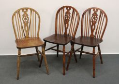 3 Windsor-Stühle, England, 19./20. Jh., ohne Armlehnen, H. 90 cm