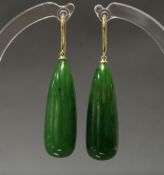 Paar Ohrgehänge, GG 585, 2 Jade-Pampeln 30 x 10 mm, 11 g