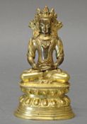 Buddha Amitayus, sinotibetisch, um 1800, Bronze, vergoldet, Steinbesatz, Reste von Bemalung, im Med