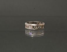 Ring, WG 750, 5 Diamanten im Square- bzw. abgeschrägten Square-Schliff, 6 g, RM 16