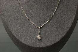 Collier, Art Deco, um 1930, GG 585, weiß belötet, 1 Diamant ca. 0.20 ct., Altschliff, 2 kleine Besa