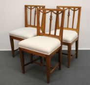 3 Stühle, Klassizismus, Holland um 1800, Esche, konische Beine, frontal kanneliert, geschnitztes Le
