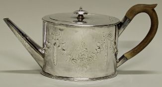 Teekanne, Silber 925, London, 1784, Thomas Wallis, oval, Wandung mit reliefierten Blütengirlanden, 