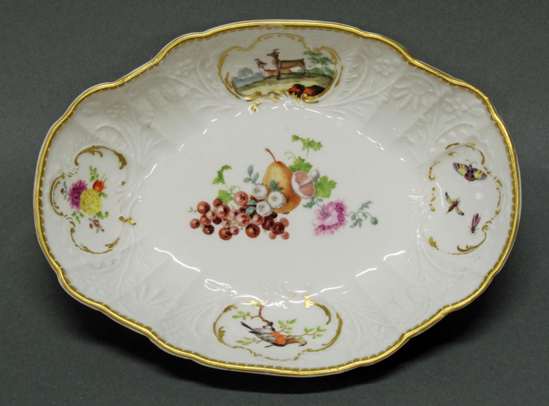 Löffelschälchen, Meissen, Schwertermarke, um 1760, oval, Relief Dulong, Fruchtmalerei, Reserven mit