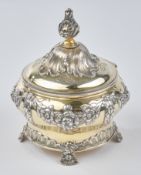 Deckeldose, Silber, womöglich Danzig 1768 (?), vergoldet, Löwenmarke mit Krone, Meistermarke WW, Ja
