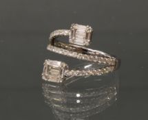 Ring, WG 750, Brillanten und Diamanten zus. ca. 0.96 ct., etwa tw-w/si, 4 g, RM 17.5