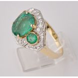 Art Déco-Ring, Millegrifffassung, GG 585, Weißgold belötet, 1 ovaler facettierter Smaragd ca. 10.06