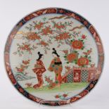 Platte, Japan, 19./20. Jh., Porzellan, Imari-Dekor, polychrom und goldstaffiert, Spiegel mit zwei F