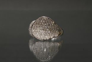 Ring, 'Blattform', WG 750, Brillanten zus. ca. 3.98 ct., etwa tw/vvs, pavé gefasst, 13 g, RM 18