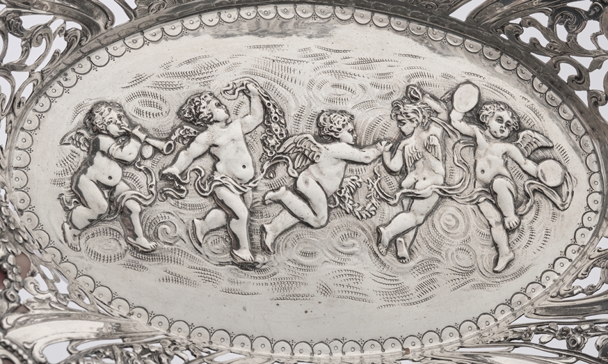 Amorettenkorb, Silber, oval, à jour gearbeitete Fahne mit Blütengirlanden und Ranken, Spiegel mit A - Image 2 of 2
