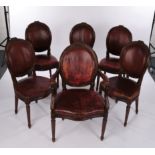 Satz von 5 + 1 Louis Seize-Stühlen, um 1780, Nussbaum geschnitzt, davon ein Armlehnstuhl, Rückenleh