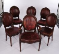 Satz von 5 + 1 Louis Seize-Stühlen, um 1780, Nussbaum geschnitzt, davon ein Armlehnstuhl, Rückenleh