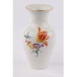 Vase, KPM Berlin, Form chinesische Vase, Dekor 36, bunte Blumen, Goldrand, 27.5 cm hoch