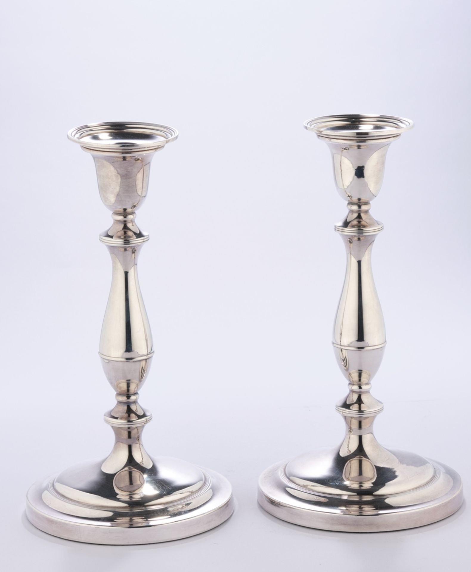 Paar Kerzenleuchter, Silber 925, London, 1935, Meistermarke CSF, glockenförmige Tülle mit Tropfeins