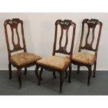 3 Stühle, Barock, Holland, 18. Jh., Nussbaum, trapezförmiger Sitz auf geschwungenen Beinen mit hohe
